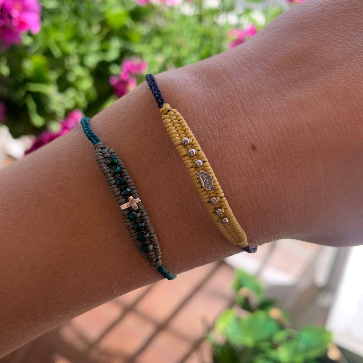 PULSERA LOOM AMARILLO CON HOJA DE PLATA