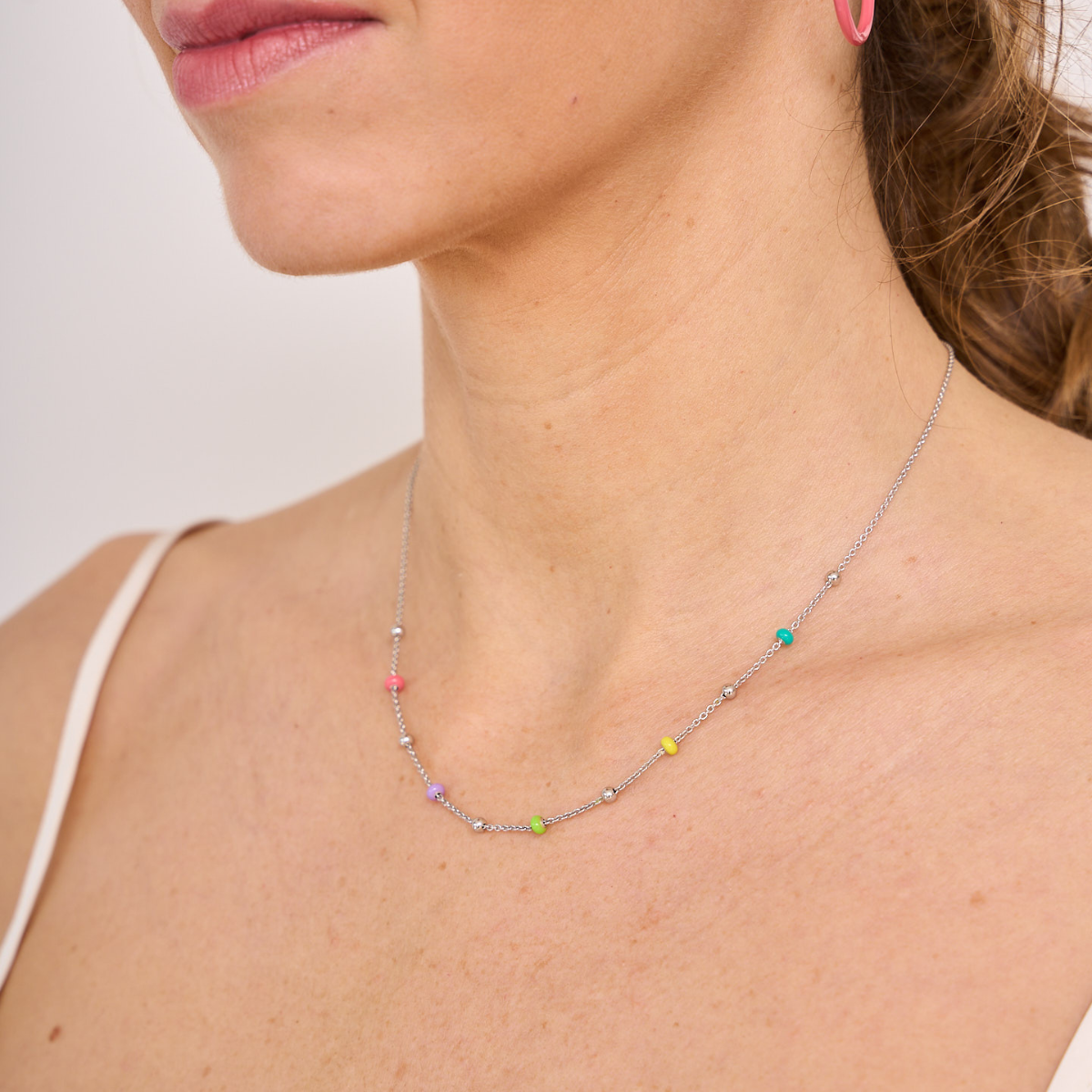COLLAR 5 BOLITAS ESMALTE CLARO