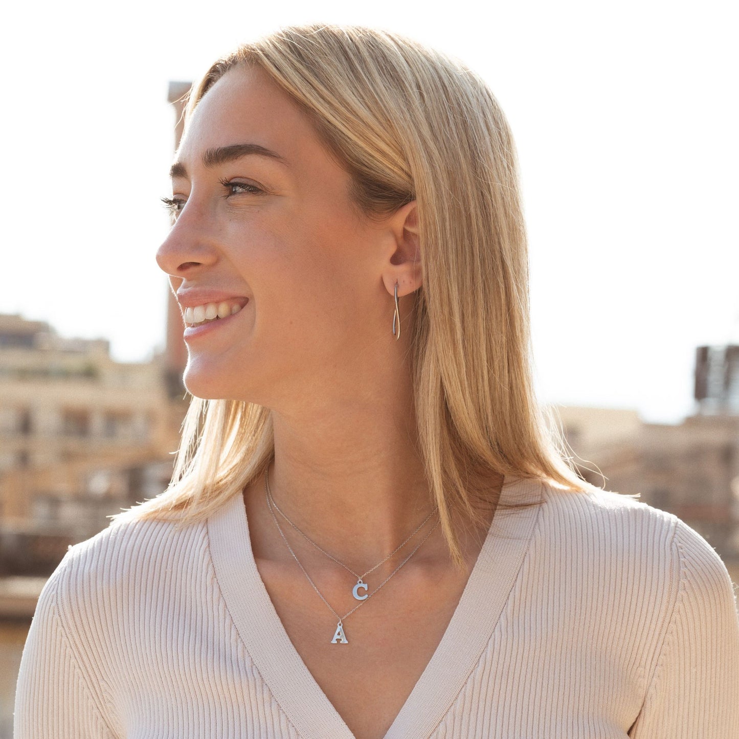 COLLAR PLATA LETRA C